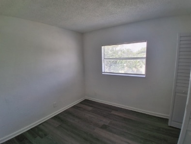 Building Photo - 405 SW 13th Pl