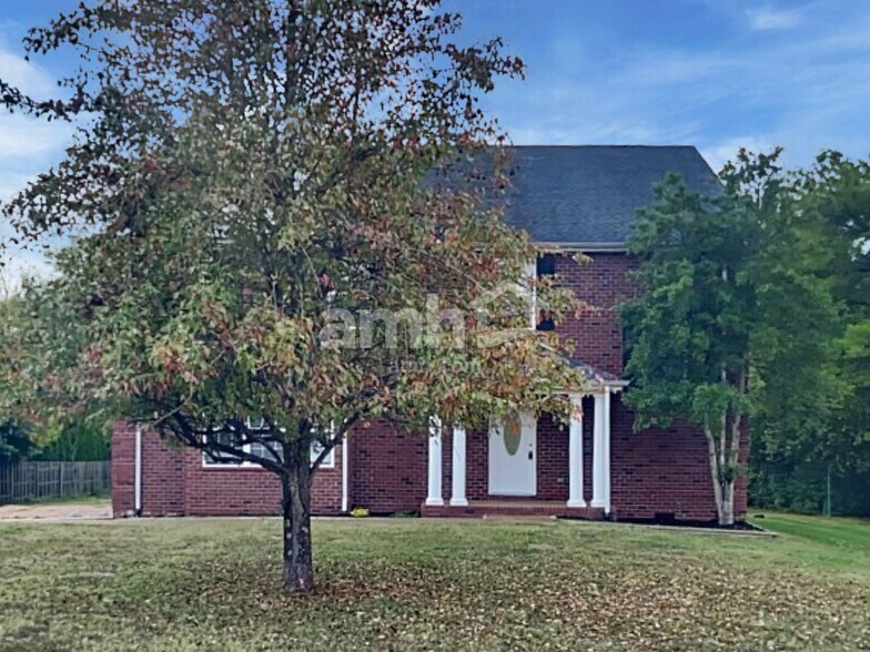 Primary Photo - 586 Hollerman Ln