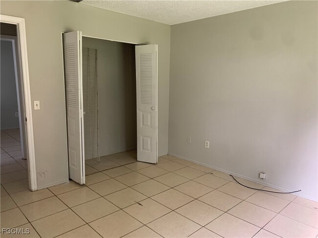 Building Photo - 4064 E Sunflower Cir