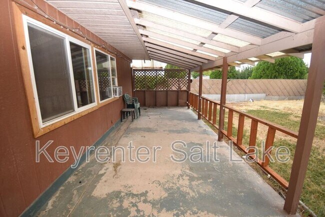 Building Photo - 3215 S 4400 W