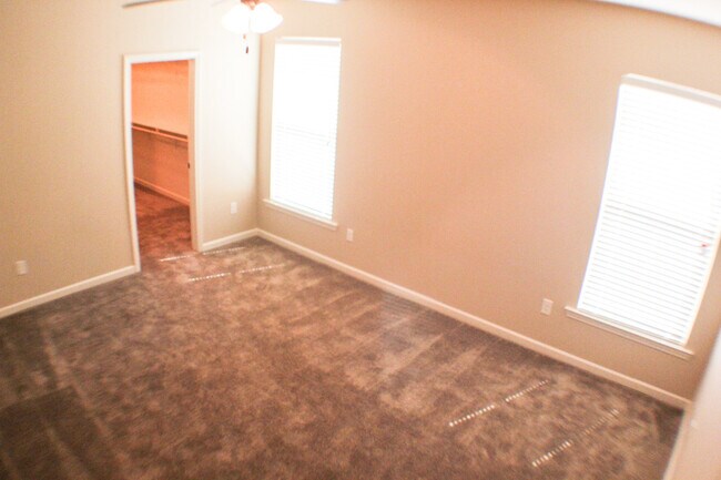 Building Photo - 4BR IN ZACHARY