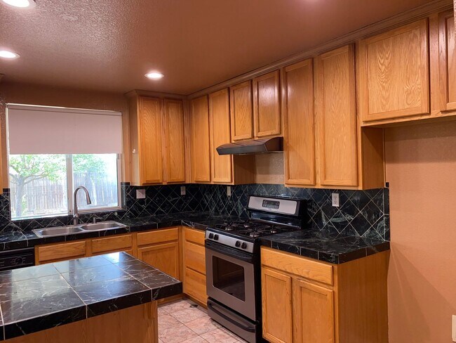 Building Photo - 8574 Tambor Way
