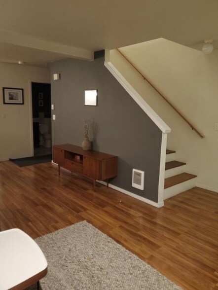 Building Photo - 3845 SE Mall St