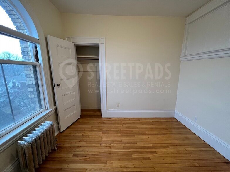 Building Photo - 2 Ware St