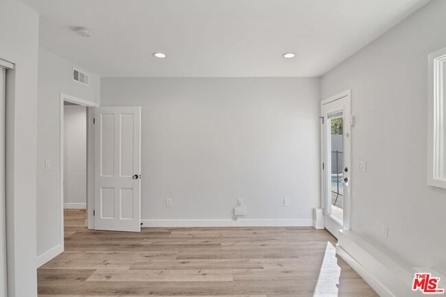 Building Photo - 2383 Panorama Terrace