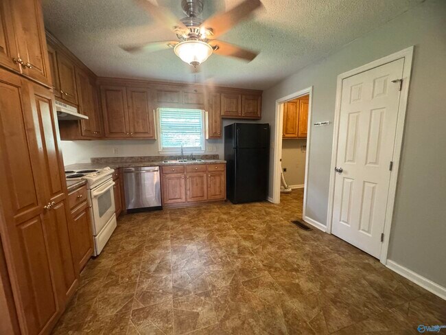 Building Photo - 4718 Rutledge Dr NW