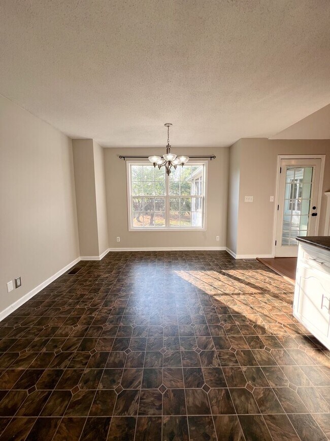 Building Photo - Beautiful Single-Family Home! Bonus Room, ...