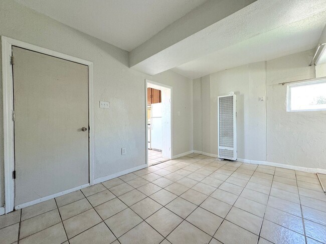 Building Photo - Central El Paso 1 bed/1 bath with ALL UTILTIES INCLUDED!