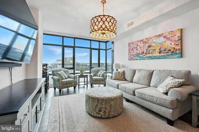 Primary Photo - 70 N St SE