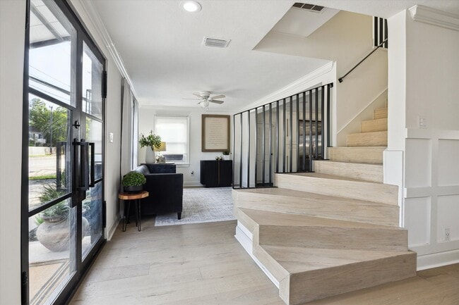 Building Photo - 4148 Bissonnet St