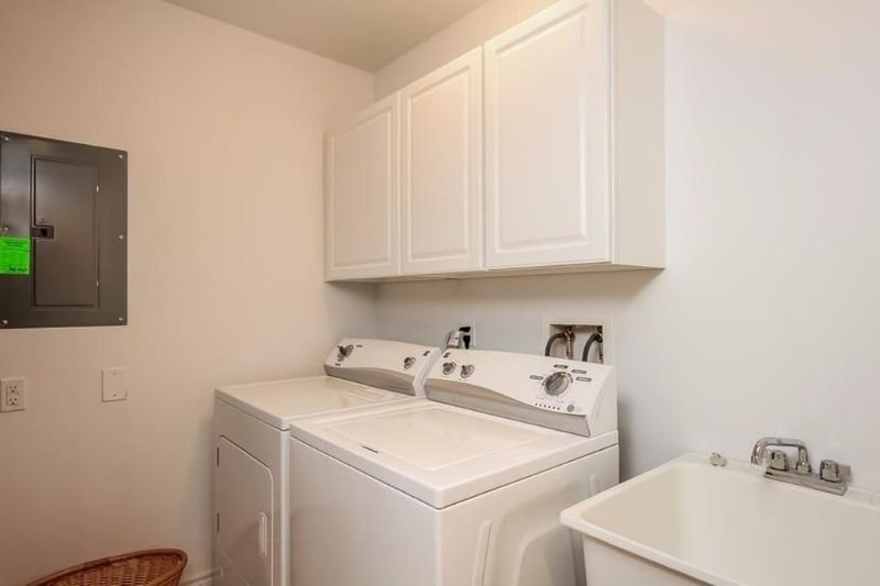 Building Photo - 3370 Endsleigh Ln