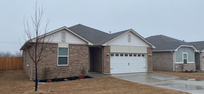 Building Photo - 3 Bedroom 2 Bathroom 2 Car Garage Home in Oakdale School District