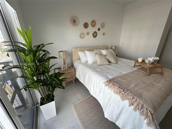 Building Photo - 1010 SW 69th Ave