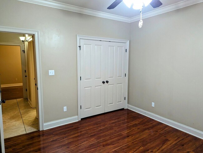 Building Photo - Home for You in Fairground Place!