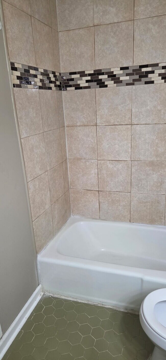 Building Photo - Two Bedroom Home, Recently Renovated