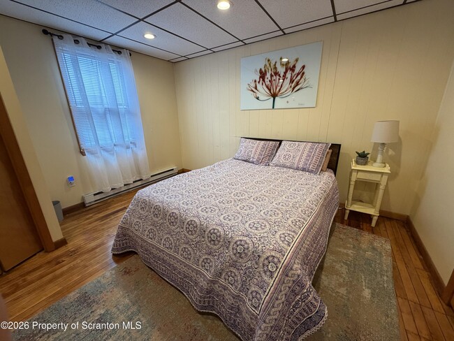 Building Photo - 711 Main St