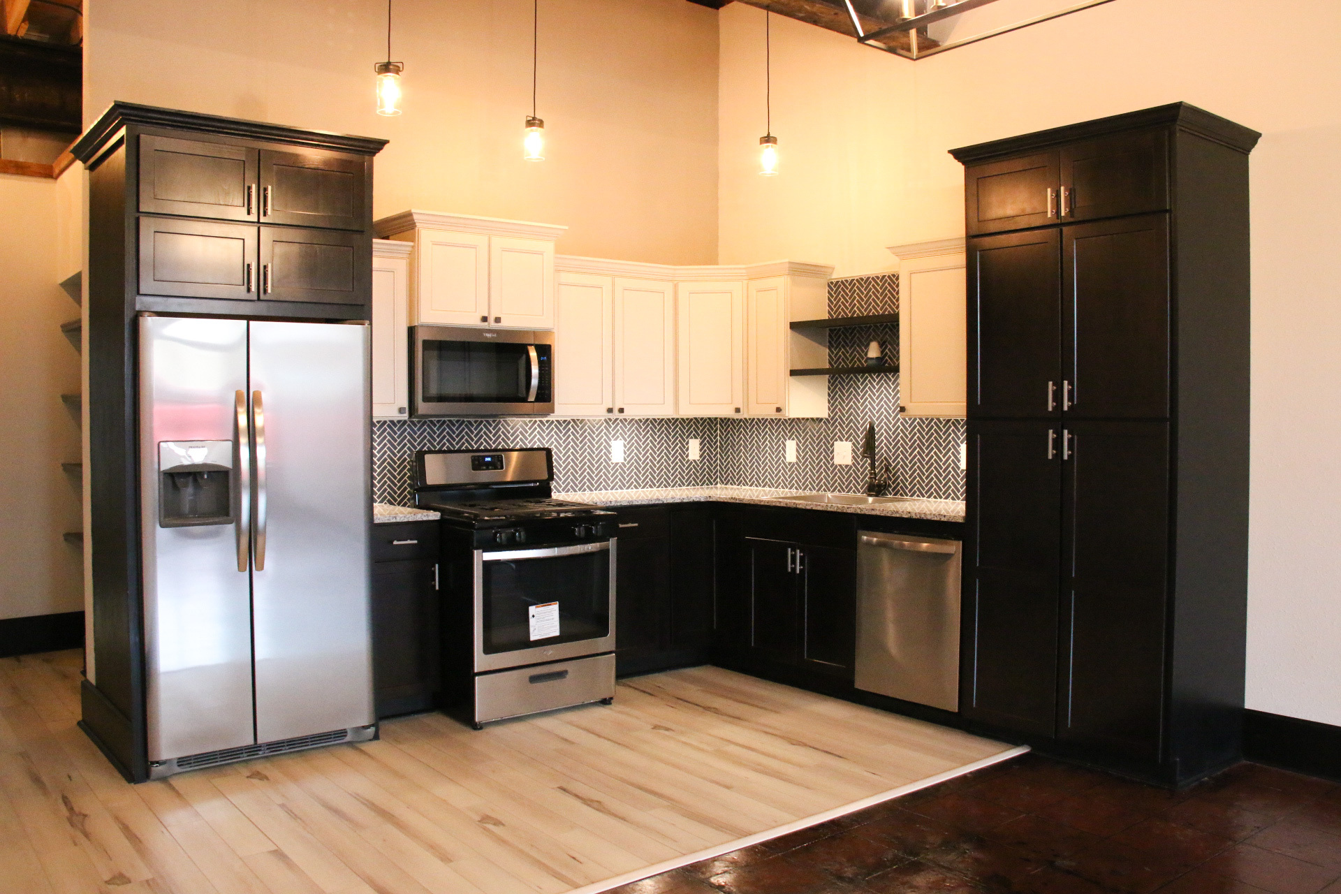 Fully furnished kitchen - 725 S Baker St