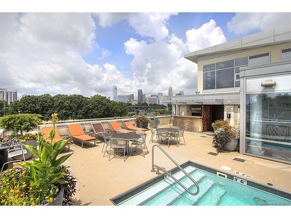 Building Photo - 1133 Metropolitan Ave