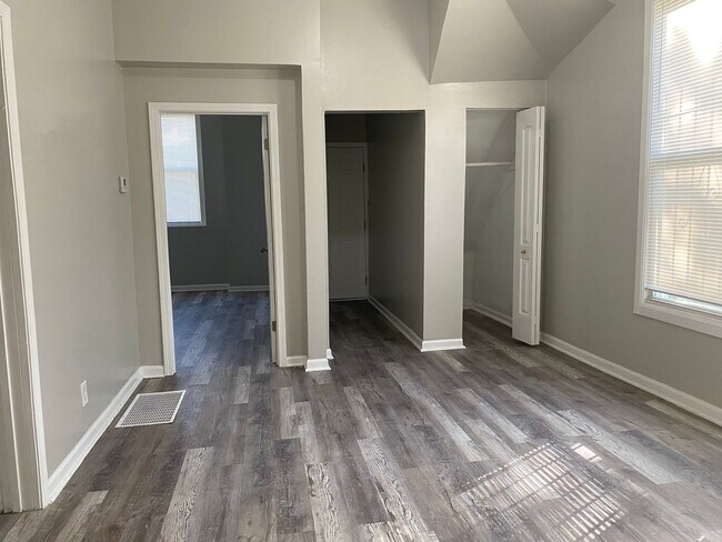 Building Photo - 7614 S Maryland Ave