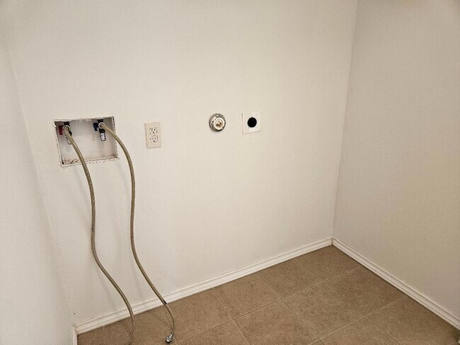 Building Photo - 105 Ila St