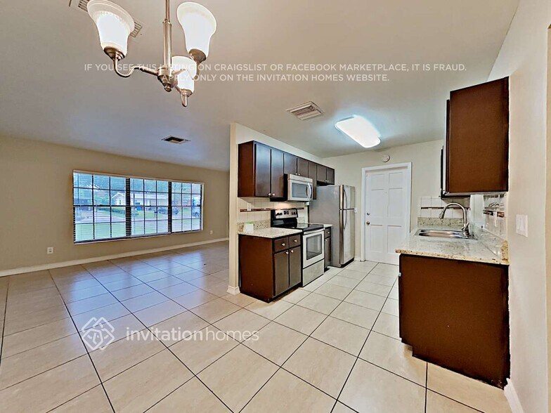 Building Photo - 907 Skyview Dr