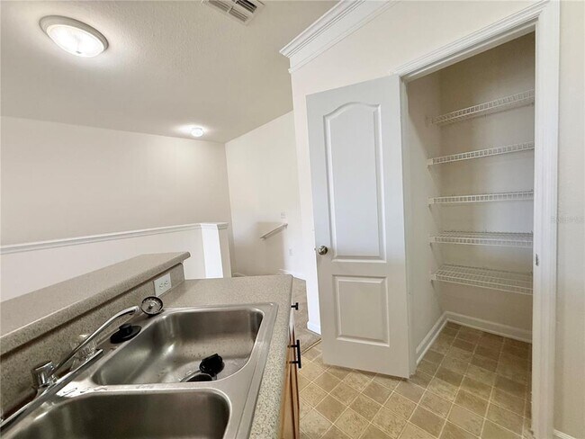 Building Photo - 8801 Villa View Cir