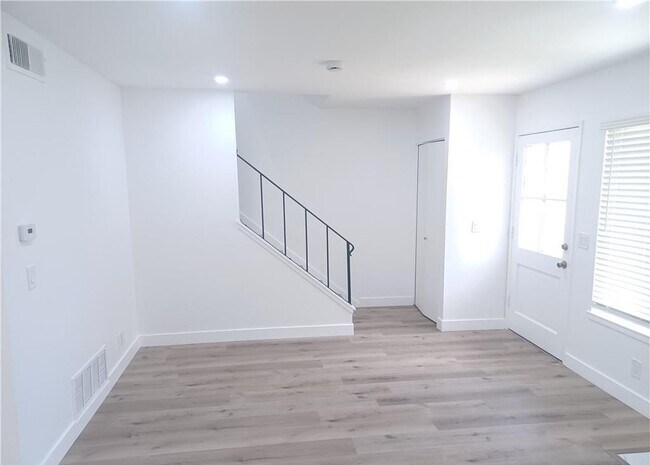 Building Photo - 11820 Gloxinia Ave