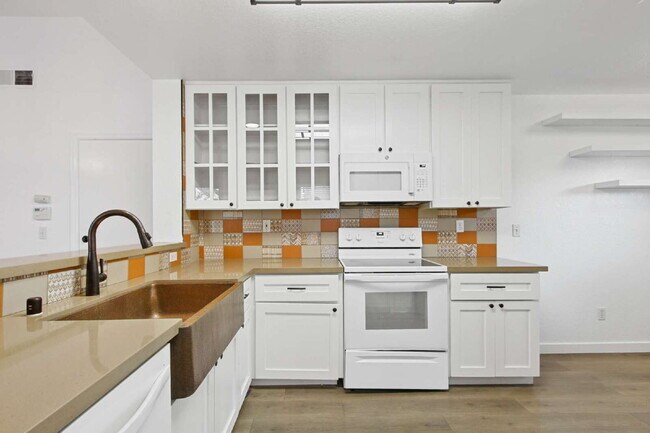 Building Photo - Updated Wildhorse Home | 2 Bed, 2 Bath | Corner Lot | Pets OK | W/D + Landscaping Included