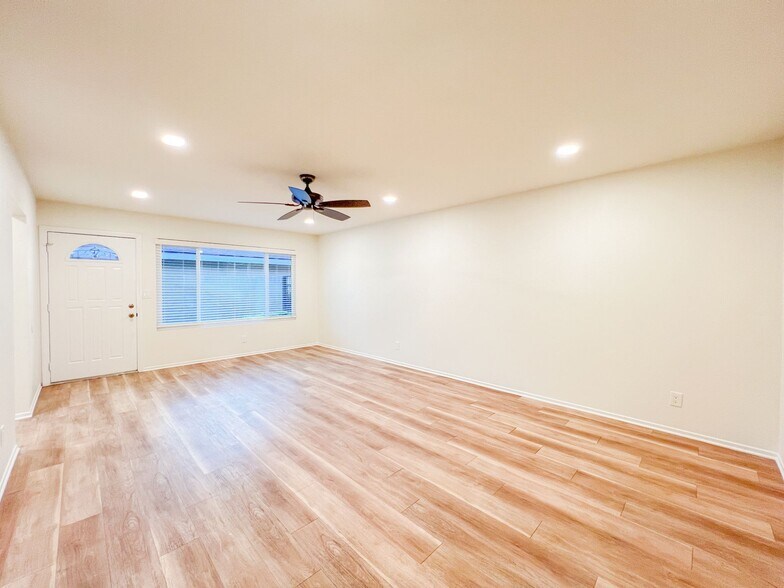 Building Photo - 2703 N Dell St