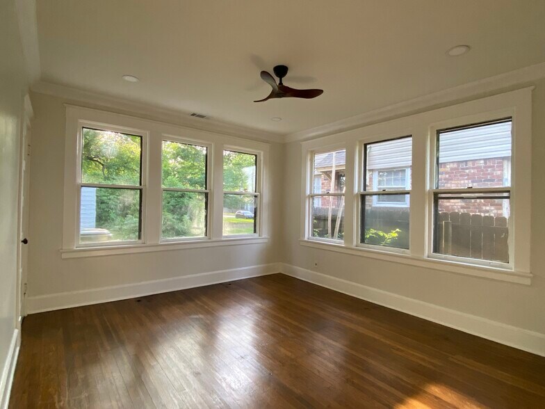 Master Bedroom - 327 N Willett St