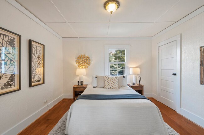 Building Photo - 1/2 Month Free - Storybook Farmhouse, Updated w/ Character in the Heart of NE Portland!