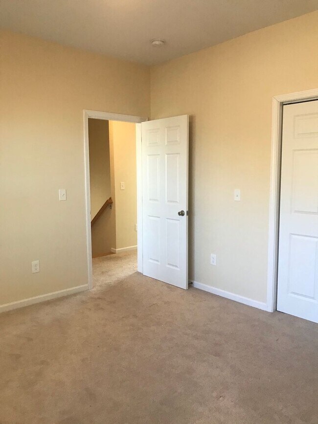 Building Photo - Arden Townhome: Commuter's Wishlist