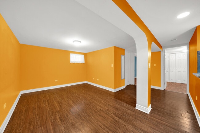 Building Photo - 5446 S Oak Park Ave