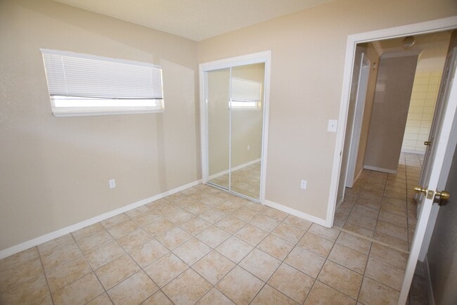 Building Photo - 1031 Royal Palm Ave