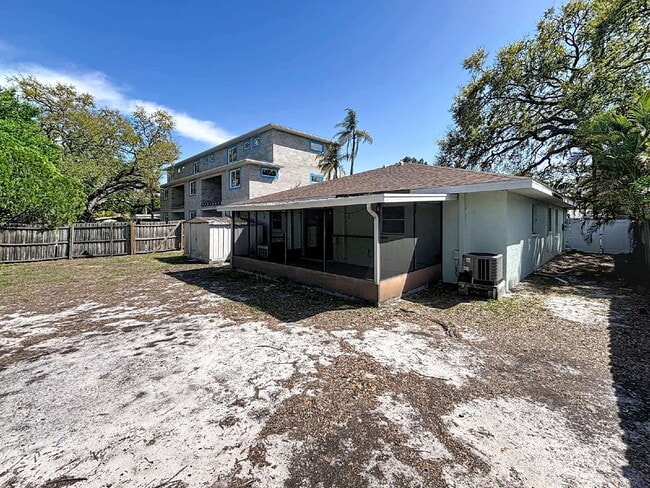 Building Photo - 10597 101st Ave