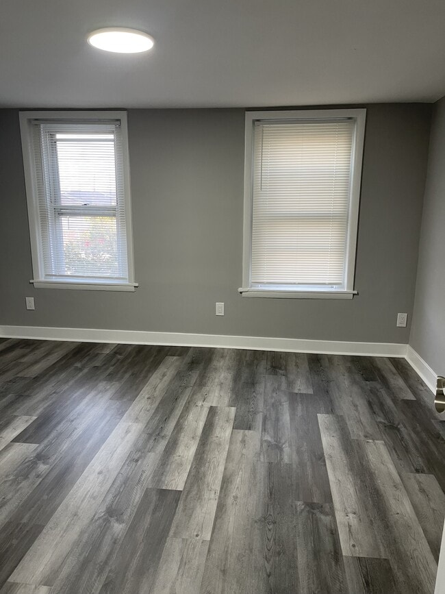 Building Photo - 3030 W 2nd St