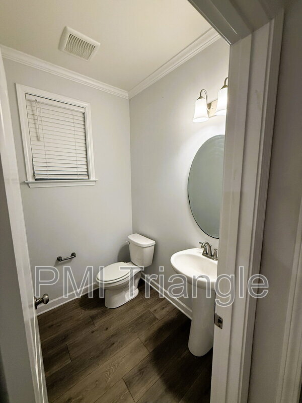 Building Photo - 156 Etteinne Garden Ln