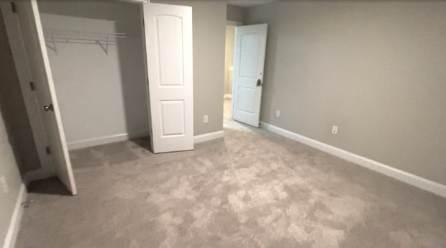 Building Photo - Room in House on Hanover Ct