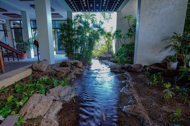 Building Photo - Hawaii Kai Condo with Resort-like Amenitie...