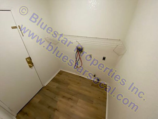Building Photo - Move In Ready! Beautiful Two Story Home