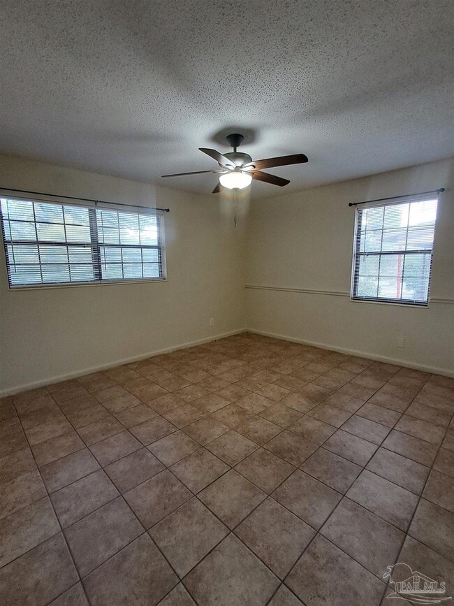 Building Photo - 4929 Springhill Dr