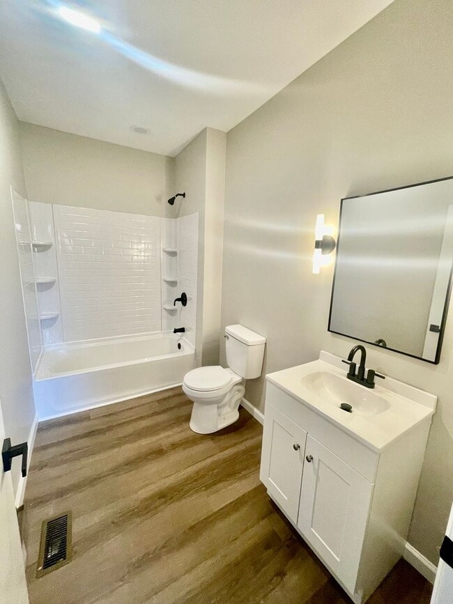 Building Photo - Welcome to this charming 3-bedroom, 1-bath...