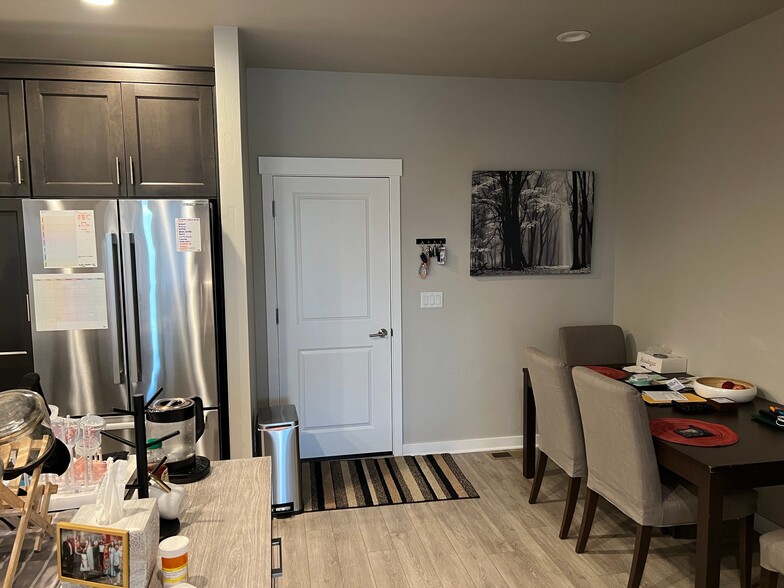 Building Photo - 5565 SE 80th Ave