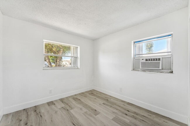 Building Photo - 514 NW 3rd Way