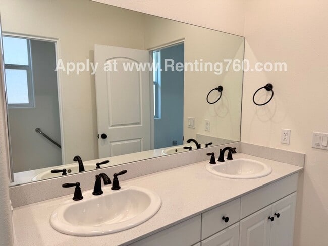 Building Photo - Picturesque Home In 55+ Desert Vista Community!