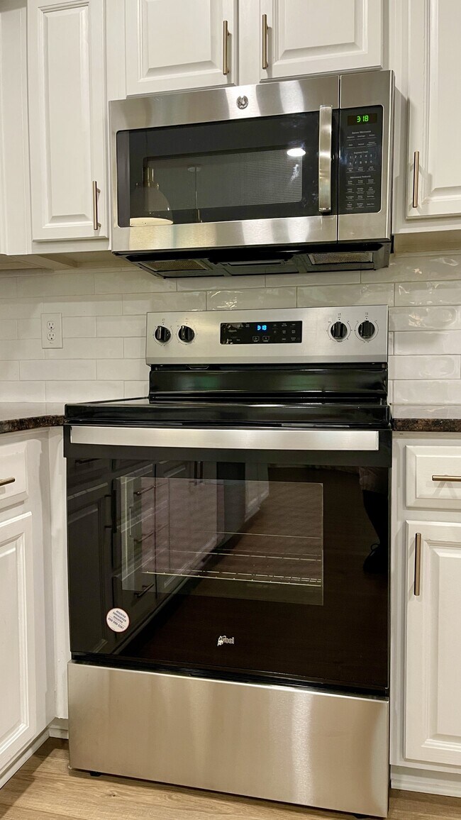 Building Photo - 6207 Oaken Gate Dr S