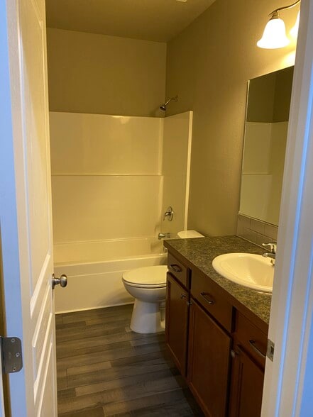 Building Photo - 1640 SW Panorama Dr