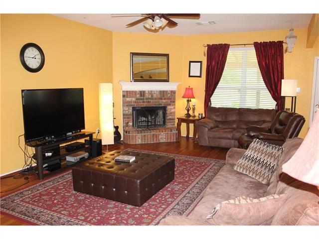 Building Photo - 2425 Collier Dr