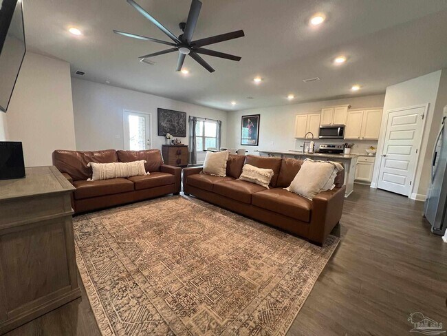 Building Photo - 8026 Burnside Lp