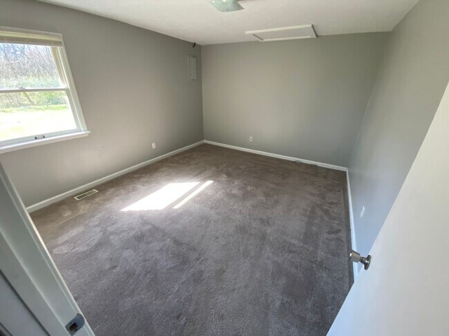 Building Photo - 91-93 Meadowbrook Drive Duplex